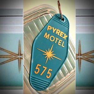 COPY - Pyrex Turquoise Motel Keychain gold starbu…